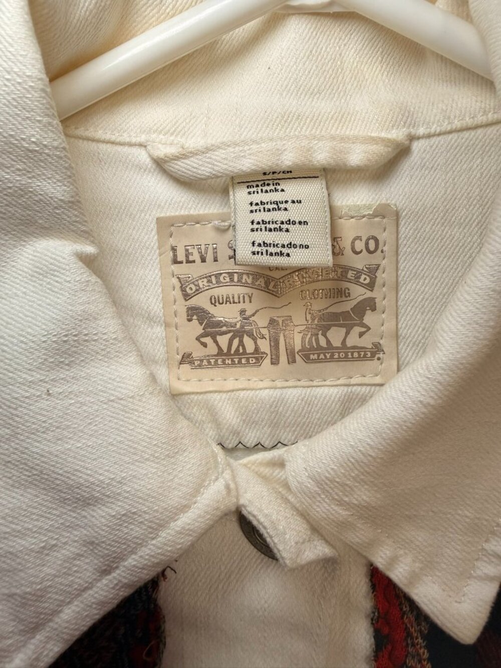 Levi’s White Denim Tapestry Yoke Trucker Jacket Boho Western Aztec Size S - Picture 2 of 9